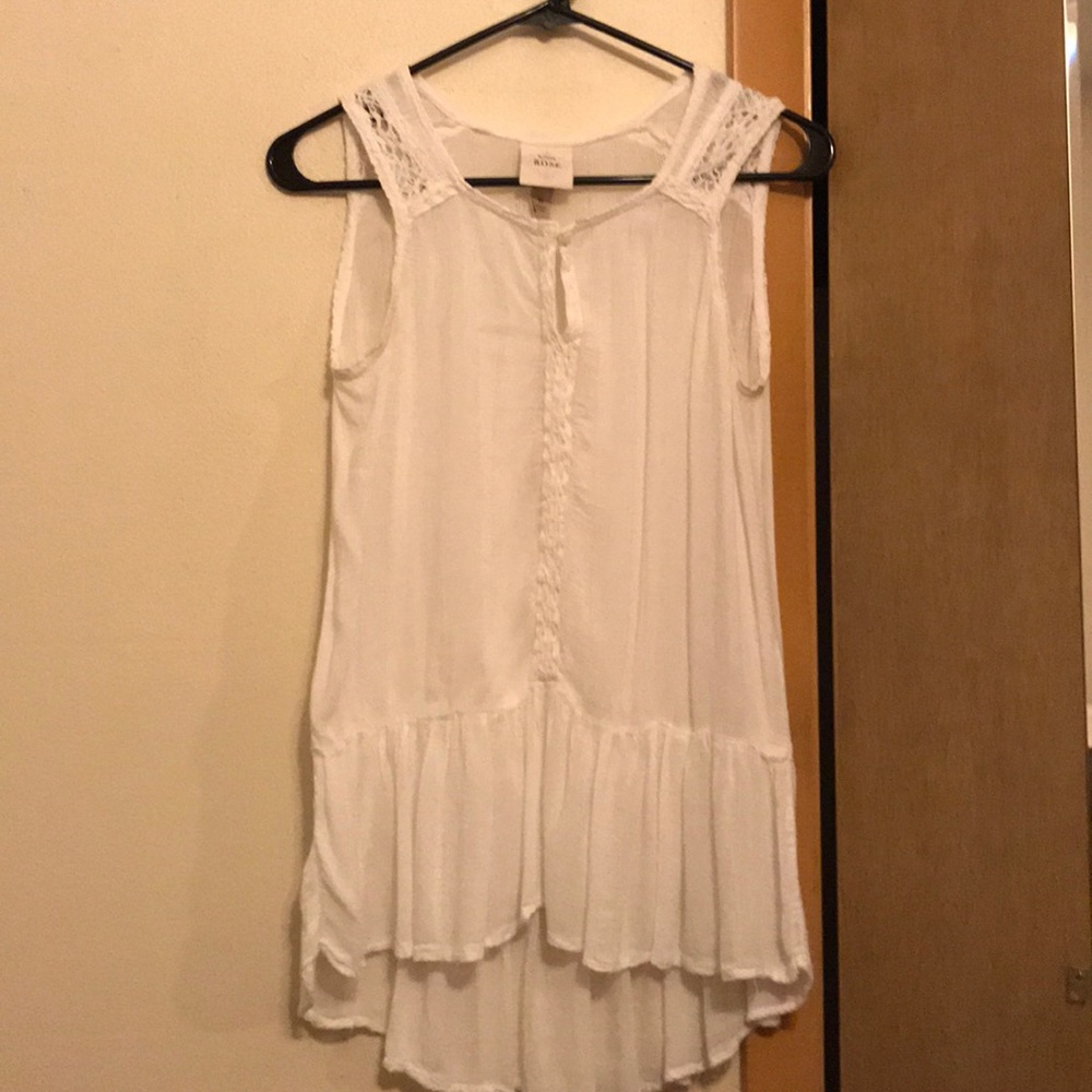 Medium white Knox rose blouse!!